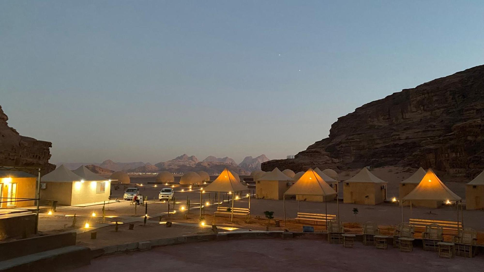 Rum Luxury Camp Wadi Rum Exteriör bild