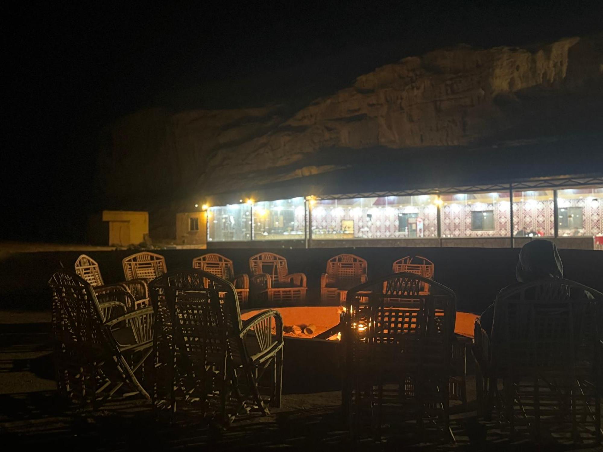 Rum Luxury Camp Wadi Rum Exteriör bild