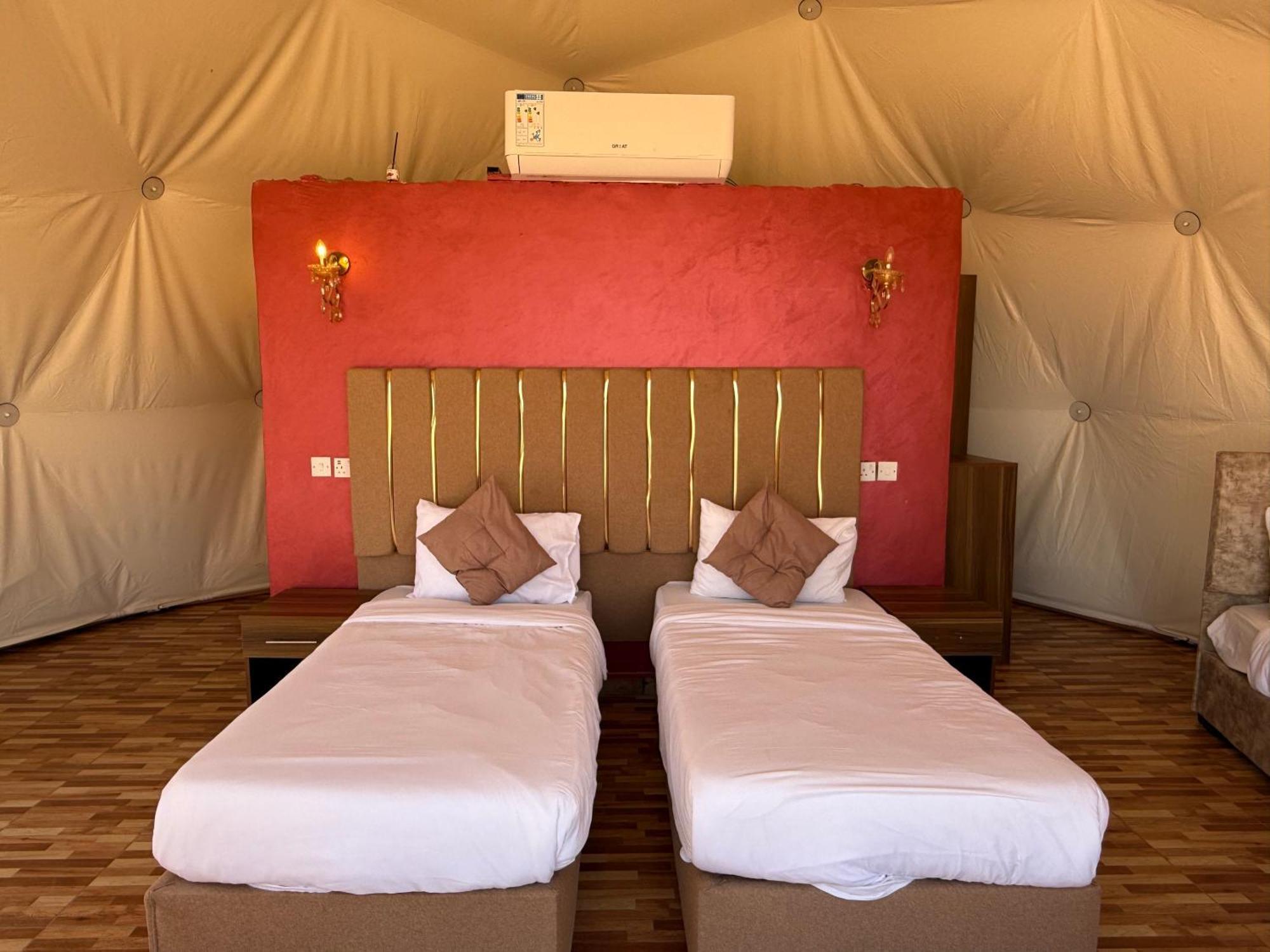 Rum Luxury Camp Wadi Rum Exteriör bild